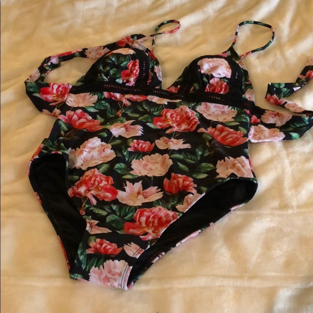 Cupshe large bathing suit
